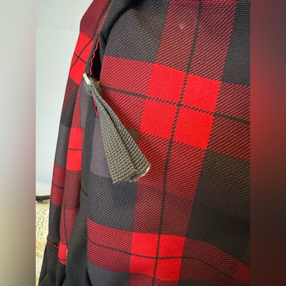 Jansport backpack like new red and black plaid w 2 main pockets + small front - Picture 3 of 11